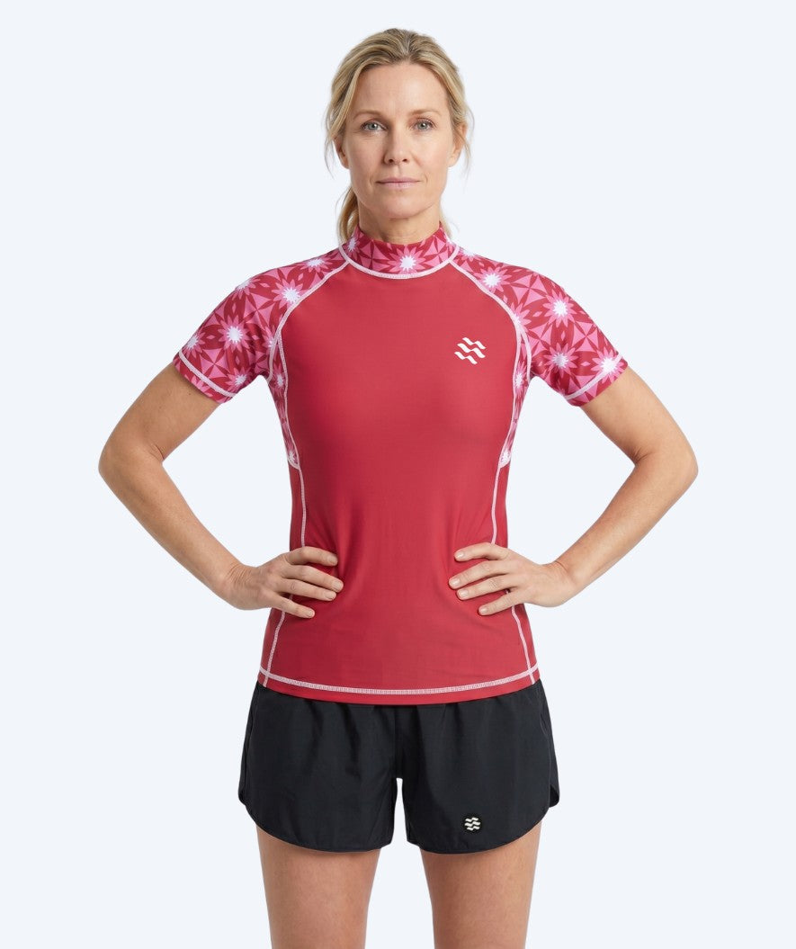 Watery UV-trøje til damer - Aiko Kortærmet Rashguard - Pink/mørkerød