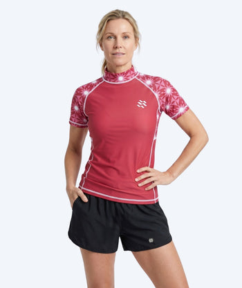 Watery UV-trøje til damer - Aiko Kortærmet Rashguard - Pink/mørkerød