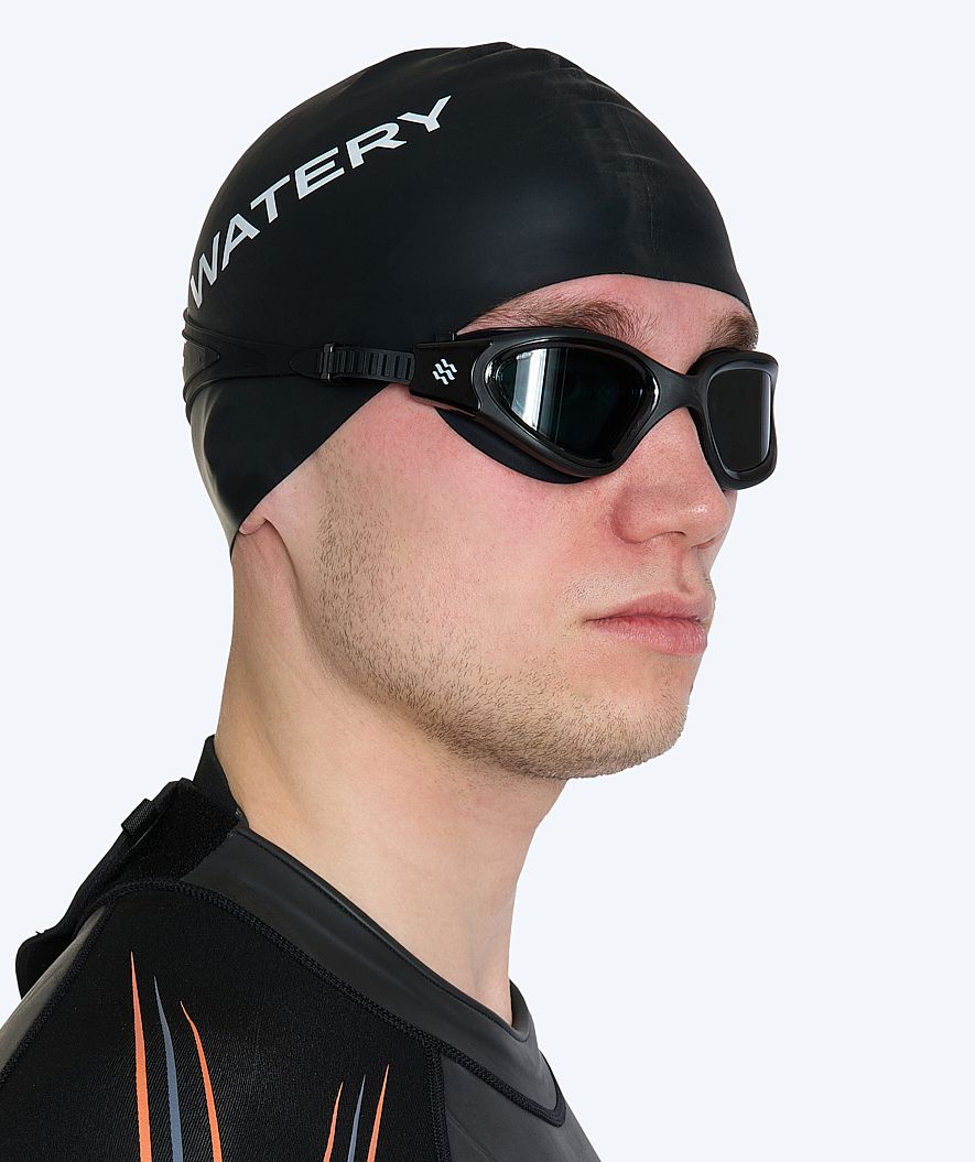 Watery nærsynede svømmebriller med styrke - (-2.0) til (-6.0) - Raven Active - Sort (Smoke linse)