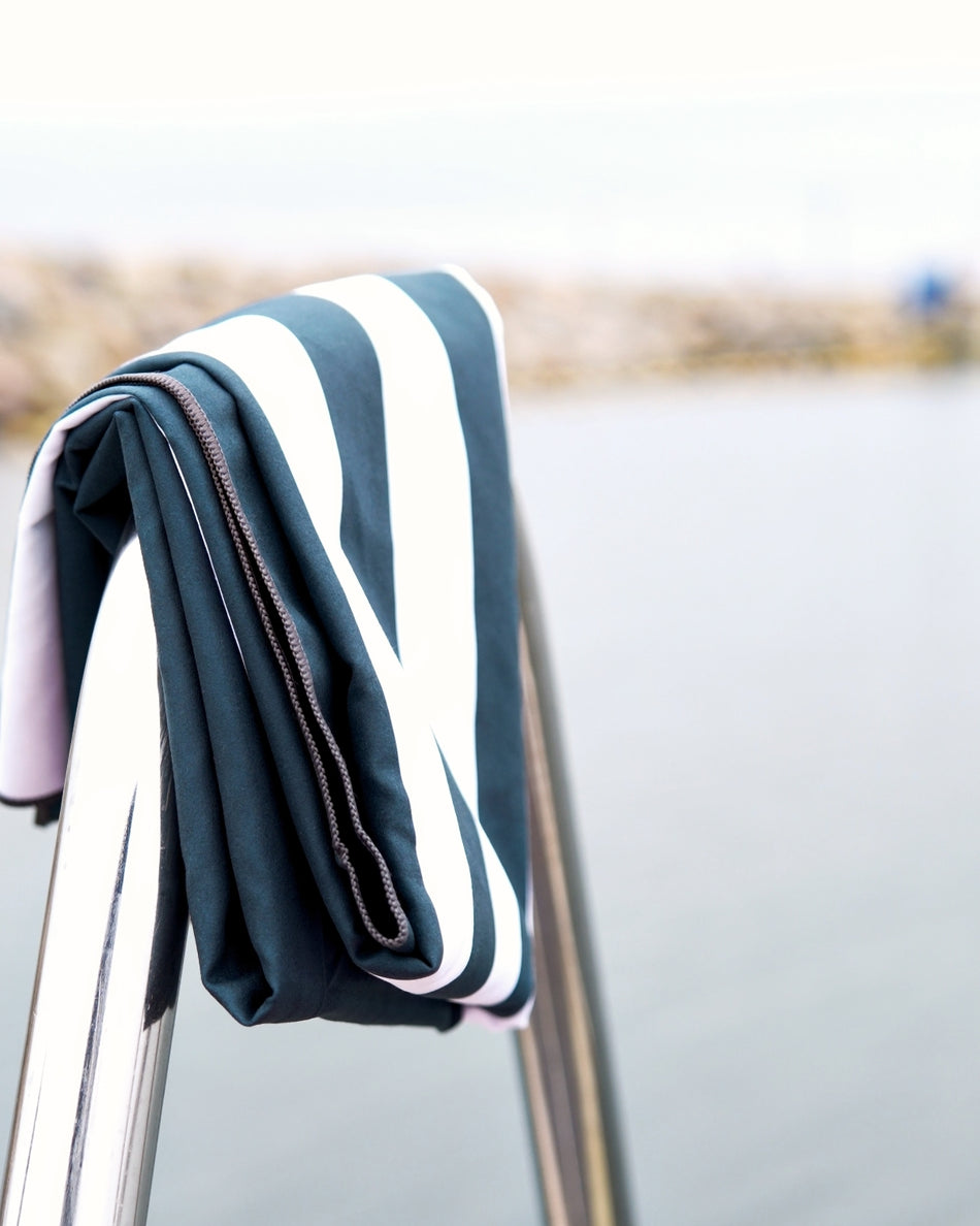Watery microfiber håndklæde (160 x 80 cm) - Eco Nebraska - Mørkeblå